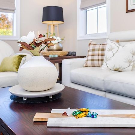 Sweet Magnolia 1 Or 2 Bedroom Suite St Kilda Cambridge With Complimentary Continental Breakfast מראה חיצוני תמונה