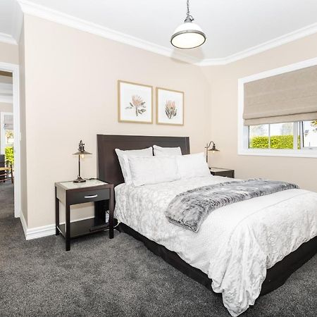Sweet Magnolia 1 Or 2 Bedroom Suite St Kilda Cambridge With Complimentary Continental Breakfast מראה חיצוני תמונה