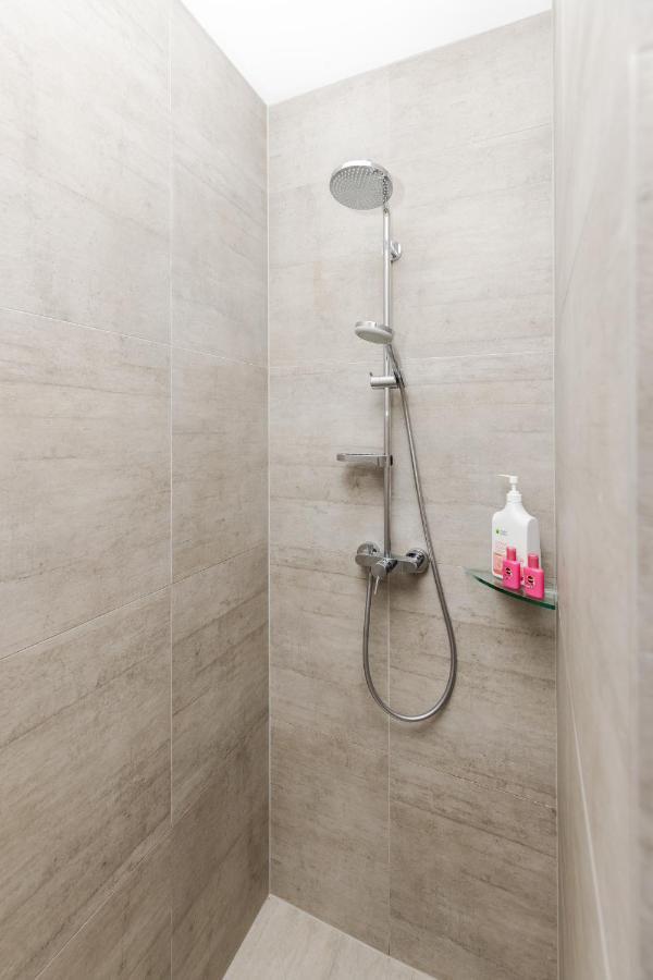 Sweet Magnolia 1 Or 2 Bedroom Suite St Kilda Cambridge With Complimentary Continental Breakfast מראה חיצוני תמונה