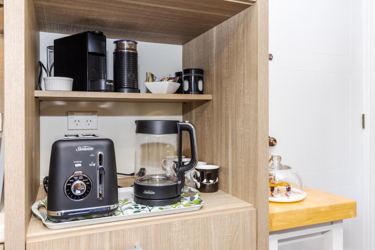 Sweet Magnolia 1 Or 2 Bedroom Suite St Kilda Cambridge With Complimentary Continental Breakfast מראה חיצוני תמונה
