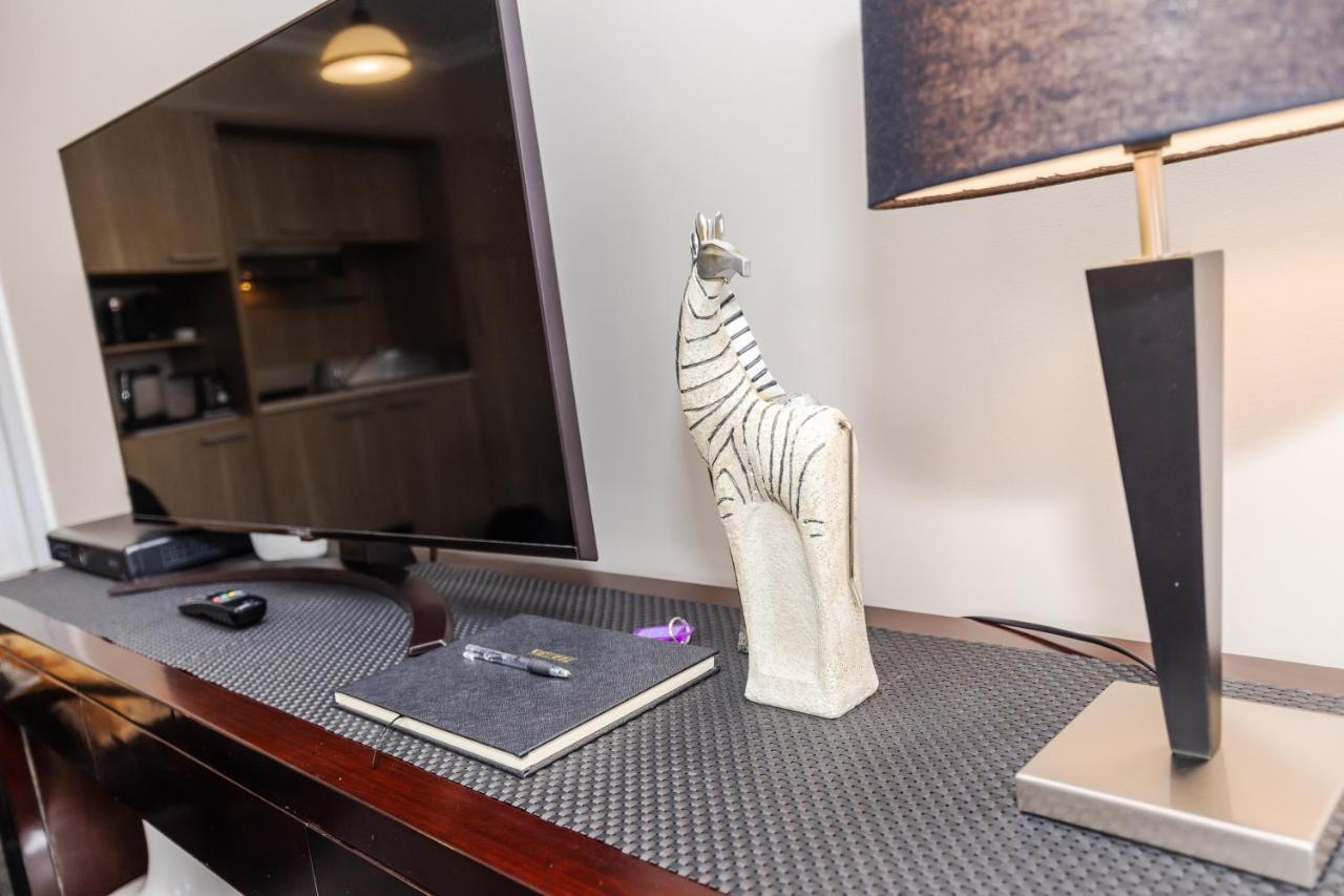Sweet Magnolia 1 Or 2 Bedroom Suite St Kilda Cambridge With Complimentary Continental Breakfast מראה חיצוני תמונה