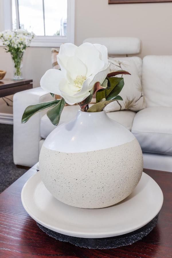 Sweet Magnolia 1 Or 2 Bedroom Suite St Kilda Cambridge With Complimentary Continental Breakfast מראה חיצוני תמונה