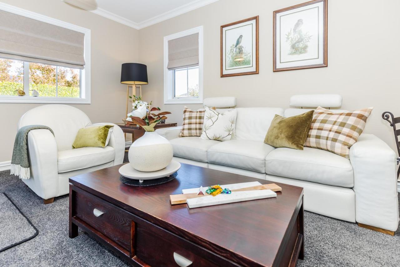 Sweet Magnolia 1 Or 2 Bedroom Suite St Kilda Cambridge With Complimentary Continental Breakfast מראה חיצוני תמונה